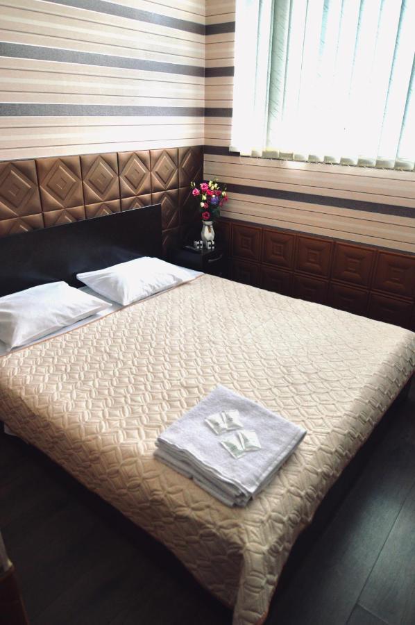 Uno Apart Hotel Kiev Buitenkant foto