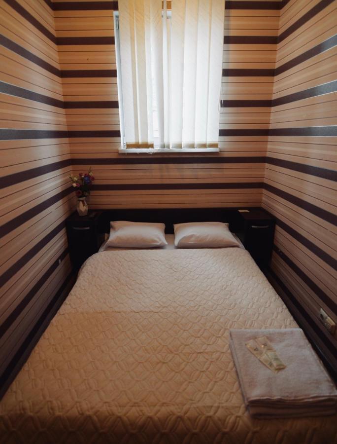 Uno Apart Hotel Kiev Buitenkant foto