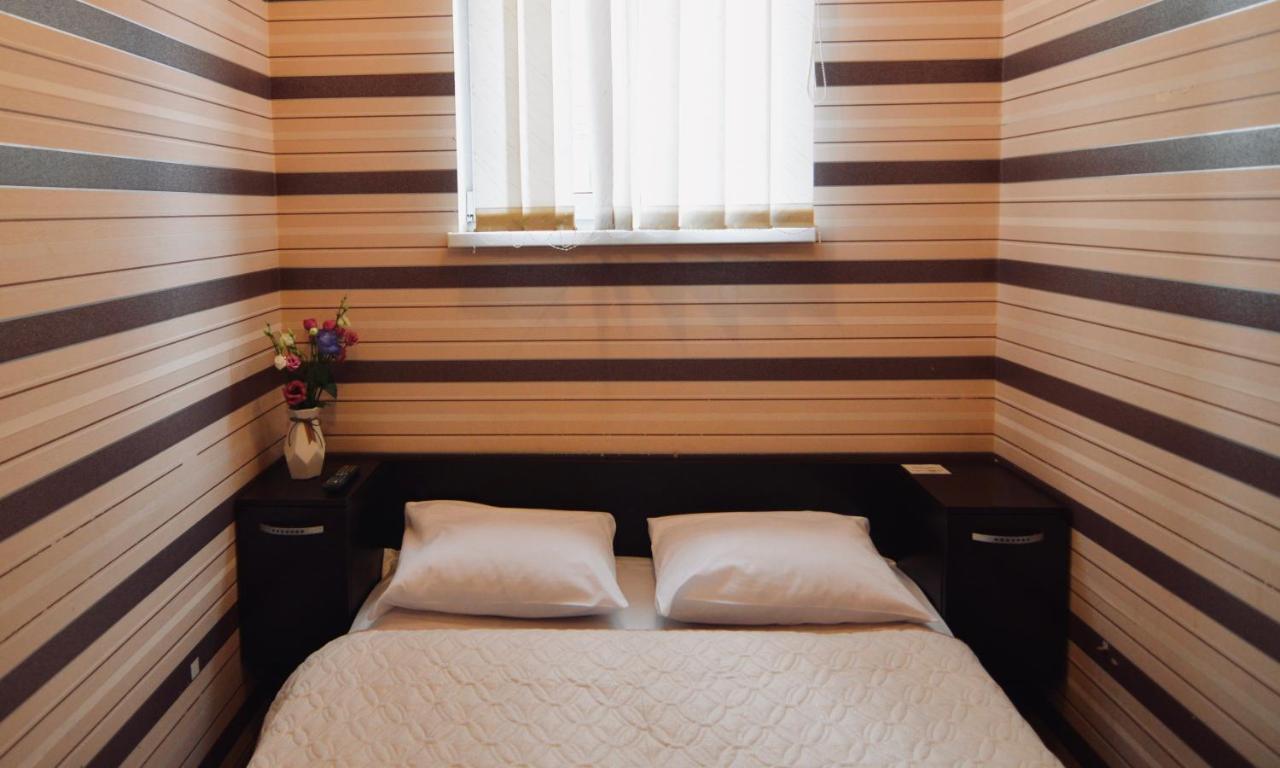 Uno Apart Hotel Kiev Buitenkant foto