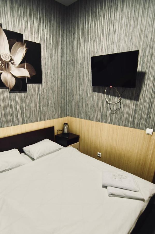 Uno Apart Hotel Kiev Buitenkant foto